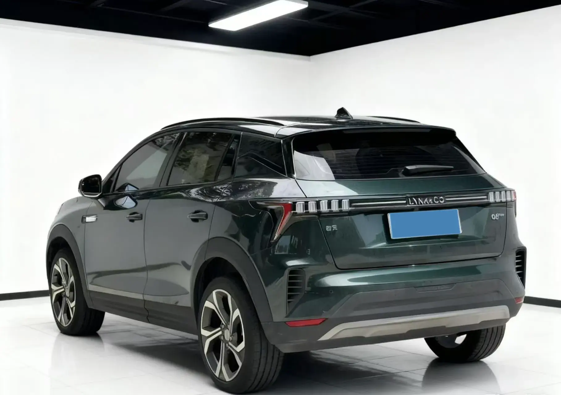 2023 LYNK&CO 06 thumbnail 4