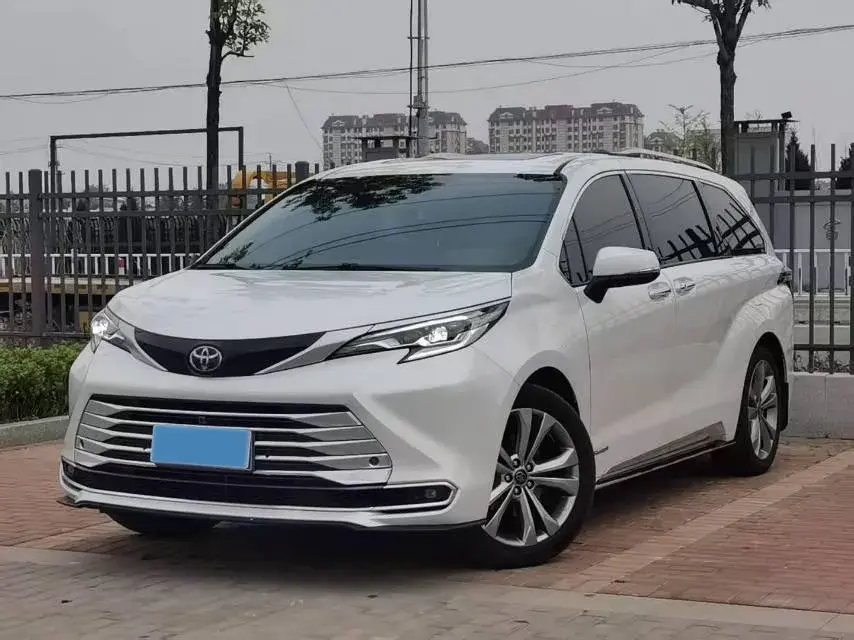 2024 Toyota Sienna 2.5L 189HP L4 E-CVT Hybrid 2024 Toyota Sienna 2.5L 189HP L4 E-CVT Hybrid