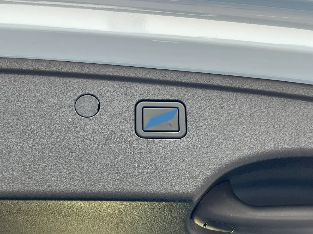 2021 WEY Mocha 2.0T 214HP L4 9DCT,autocango,china used car exporter,china ev exporter,chinese used car exporter,chinese used ev exporter