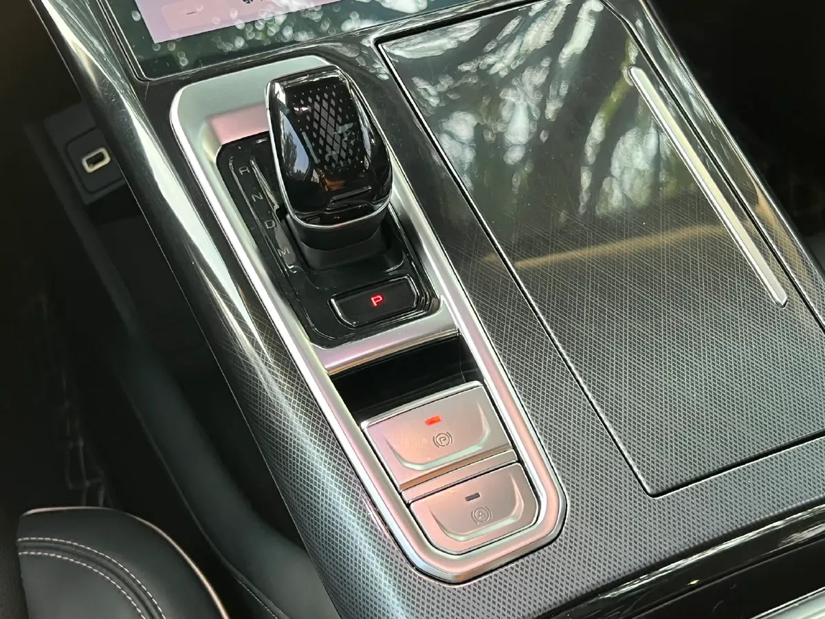 2021 WEY Mocha 2.0T 214HP L4 9DCT,autocango,china used car exporter,china ev exporter,chinese used car exporter,chinese used ev exporter