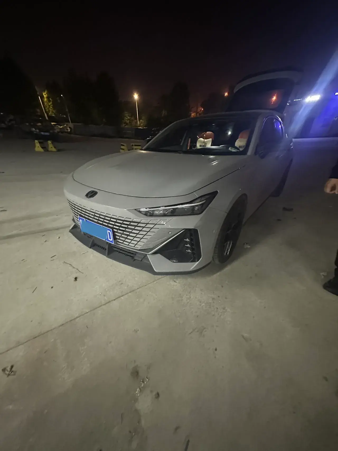 2022 CHANGAN UNI-V thumbnail 2