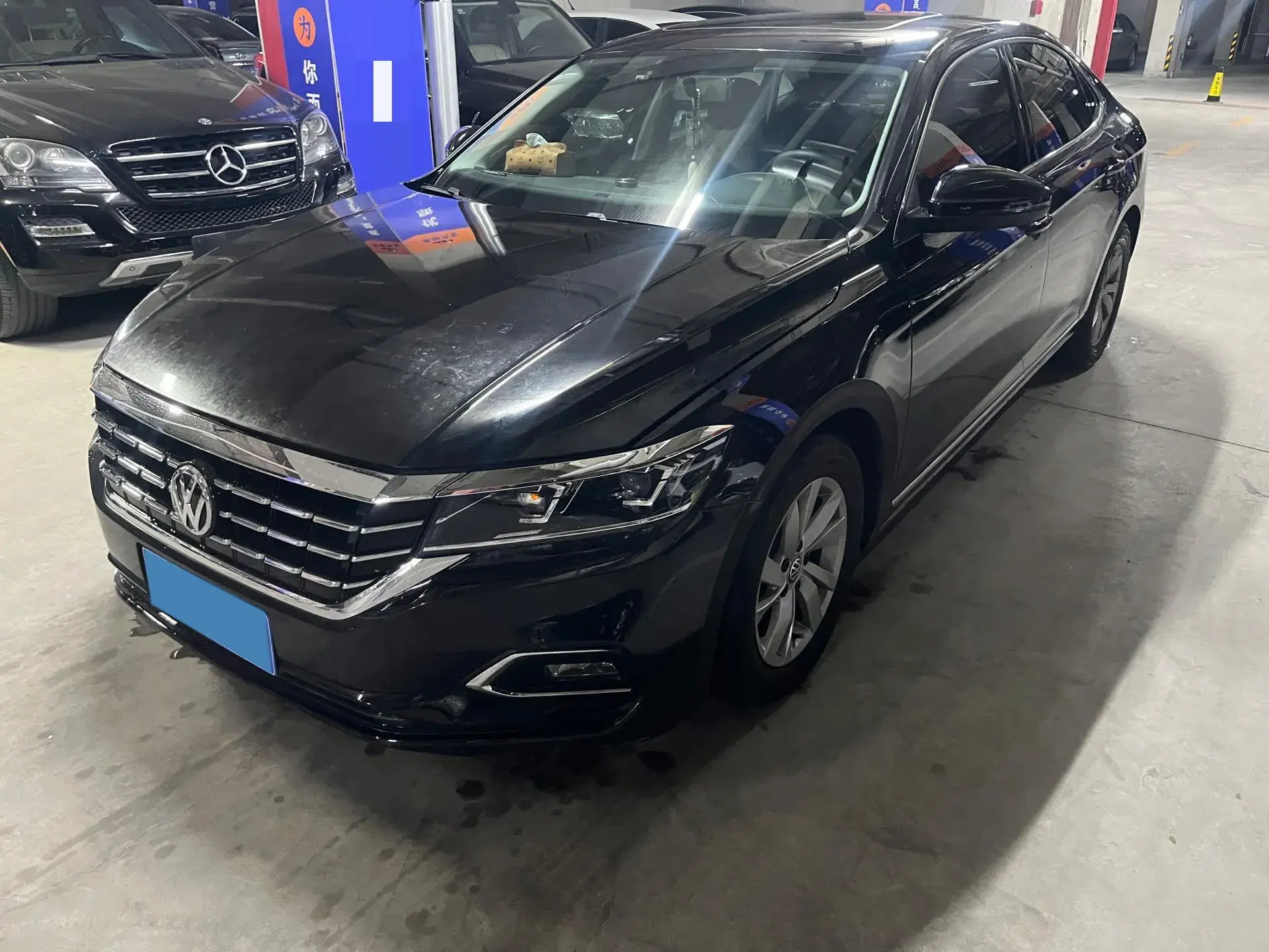 2019 VOLKSWAGEN PASSAT view 1