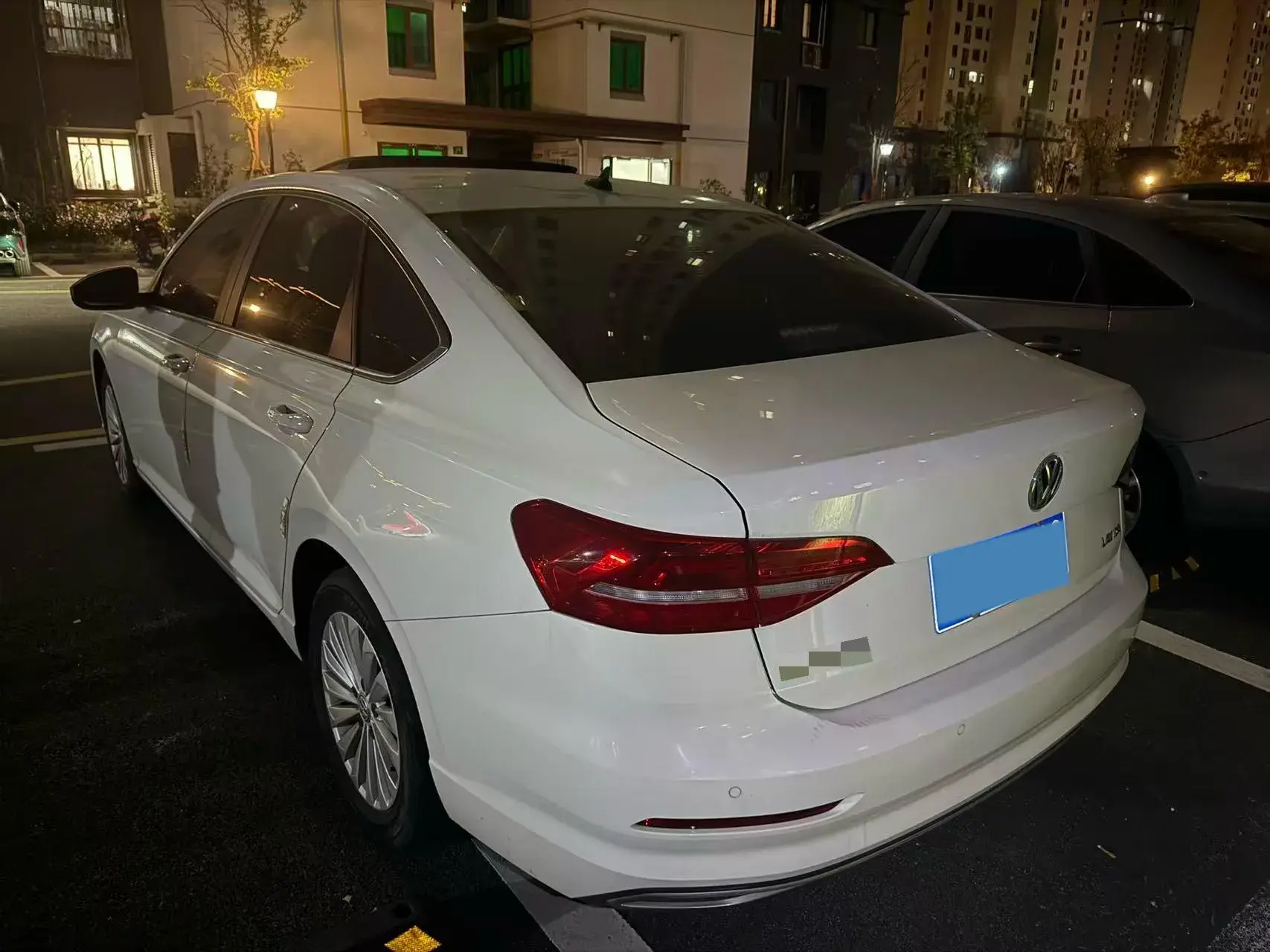 2019 VOLKSWAGEN LAVIDA thumbnail 3