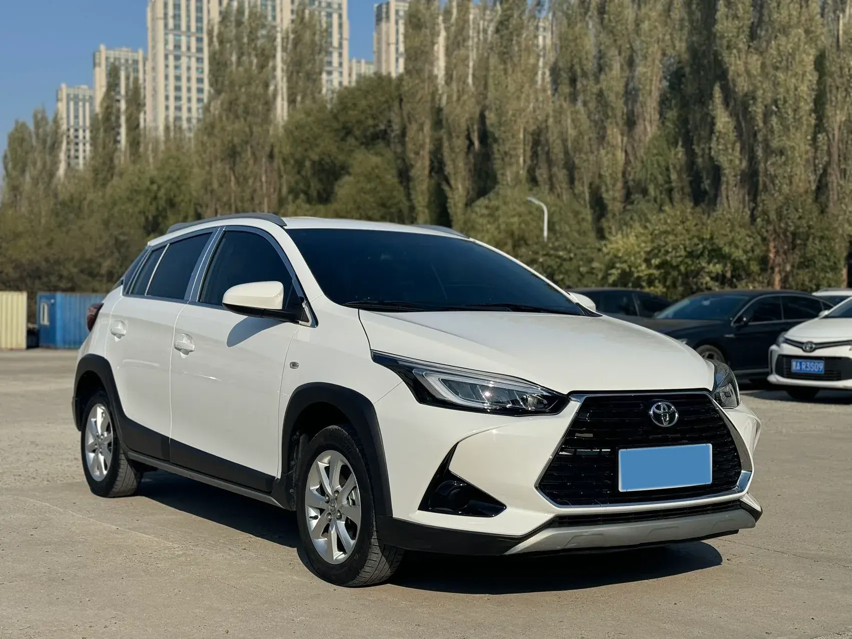 2022 TOYOTA YARIS thumbnail 3