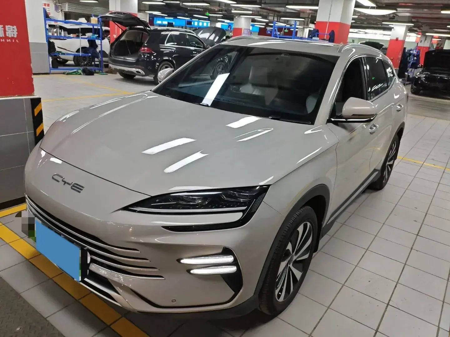 2024 BYD SONG view 1