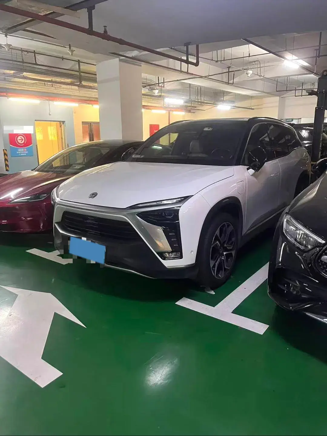 2020 NIO ES8 view 1