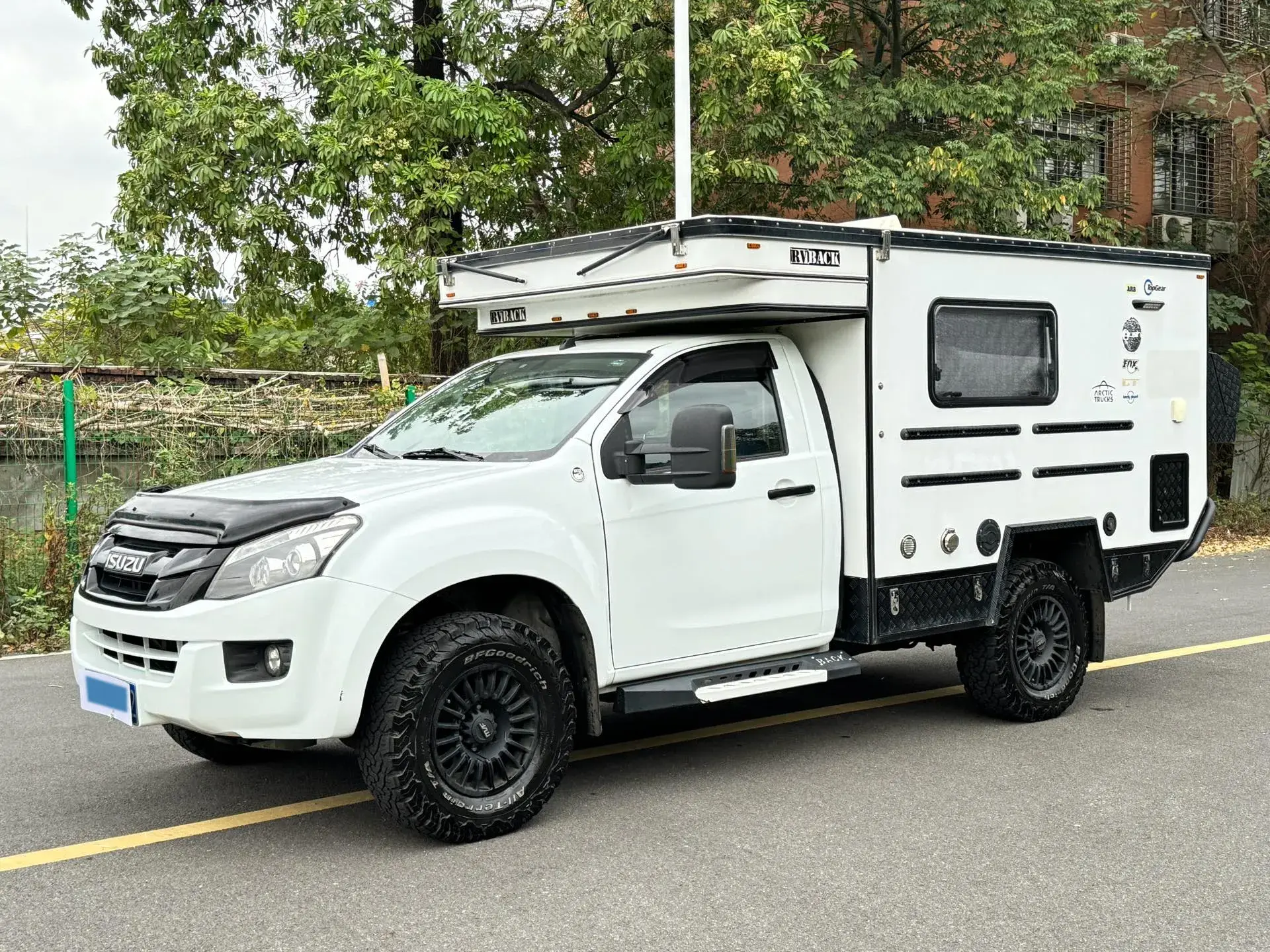 2019 ISUZU D-MAX view 1
