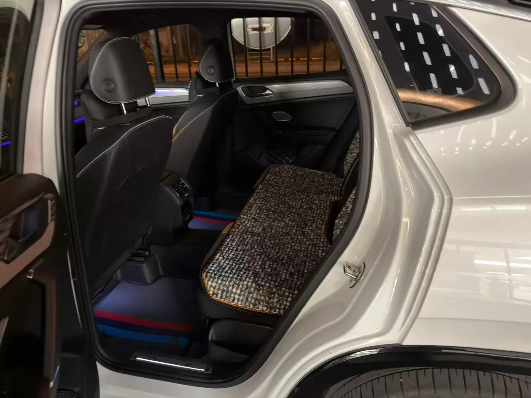 2023 VOLKSWAGEN TAYRON thumbnail 3