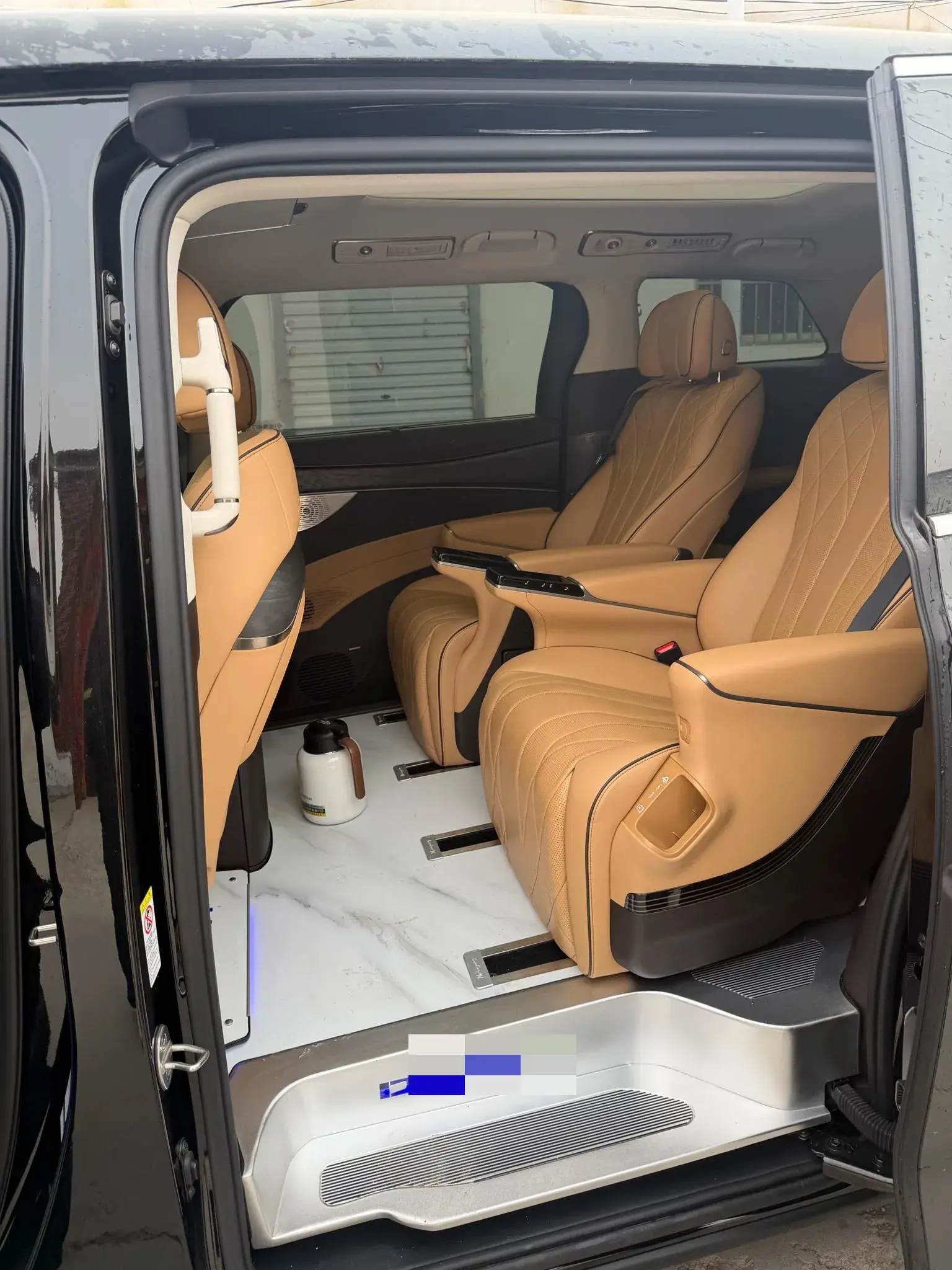 2024 DENZA D9 thumbnail 3