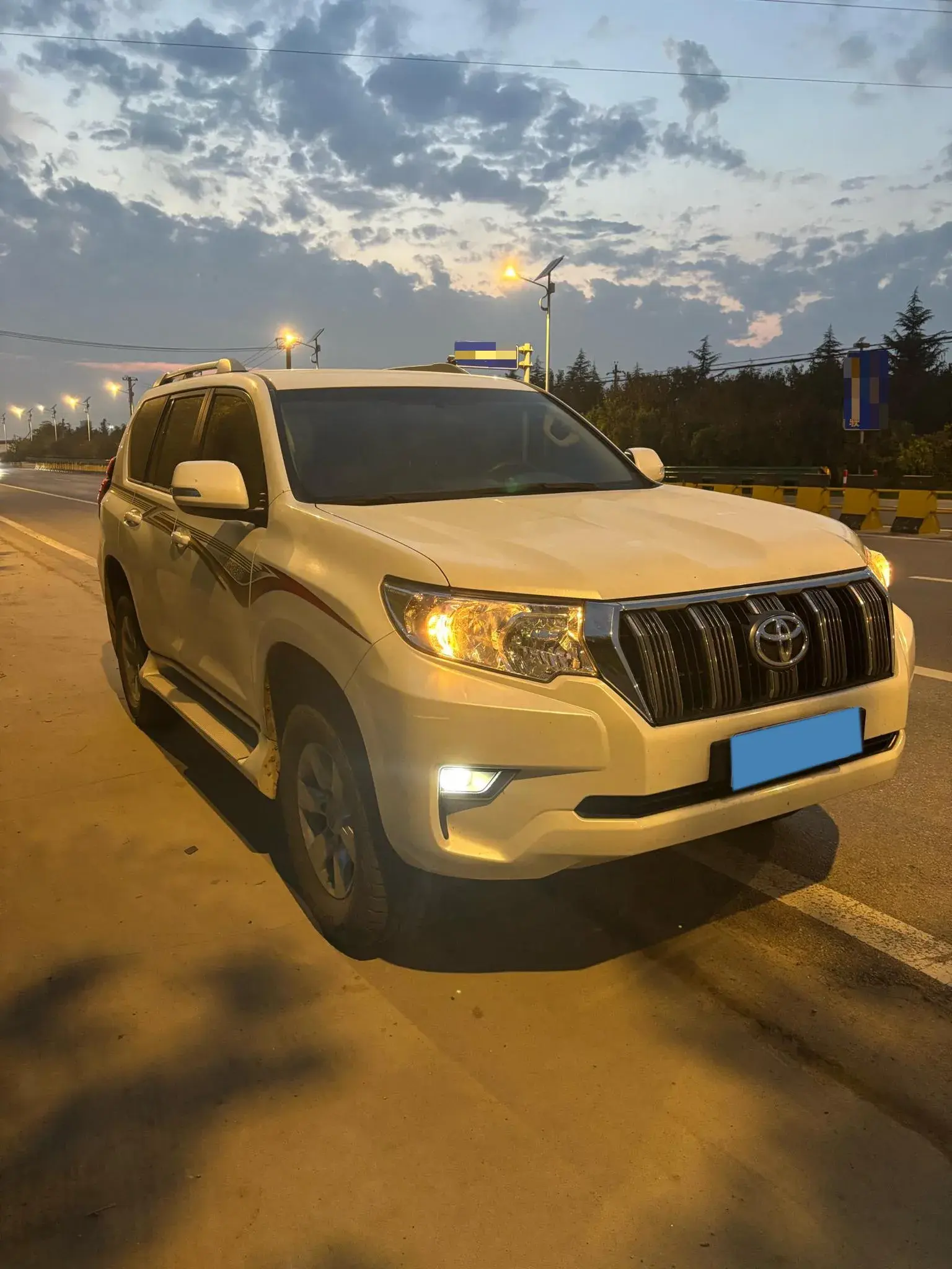 2019 TOYOTA LAND thumbnail 2