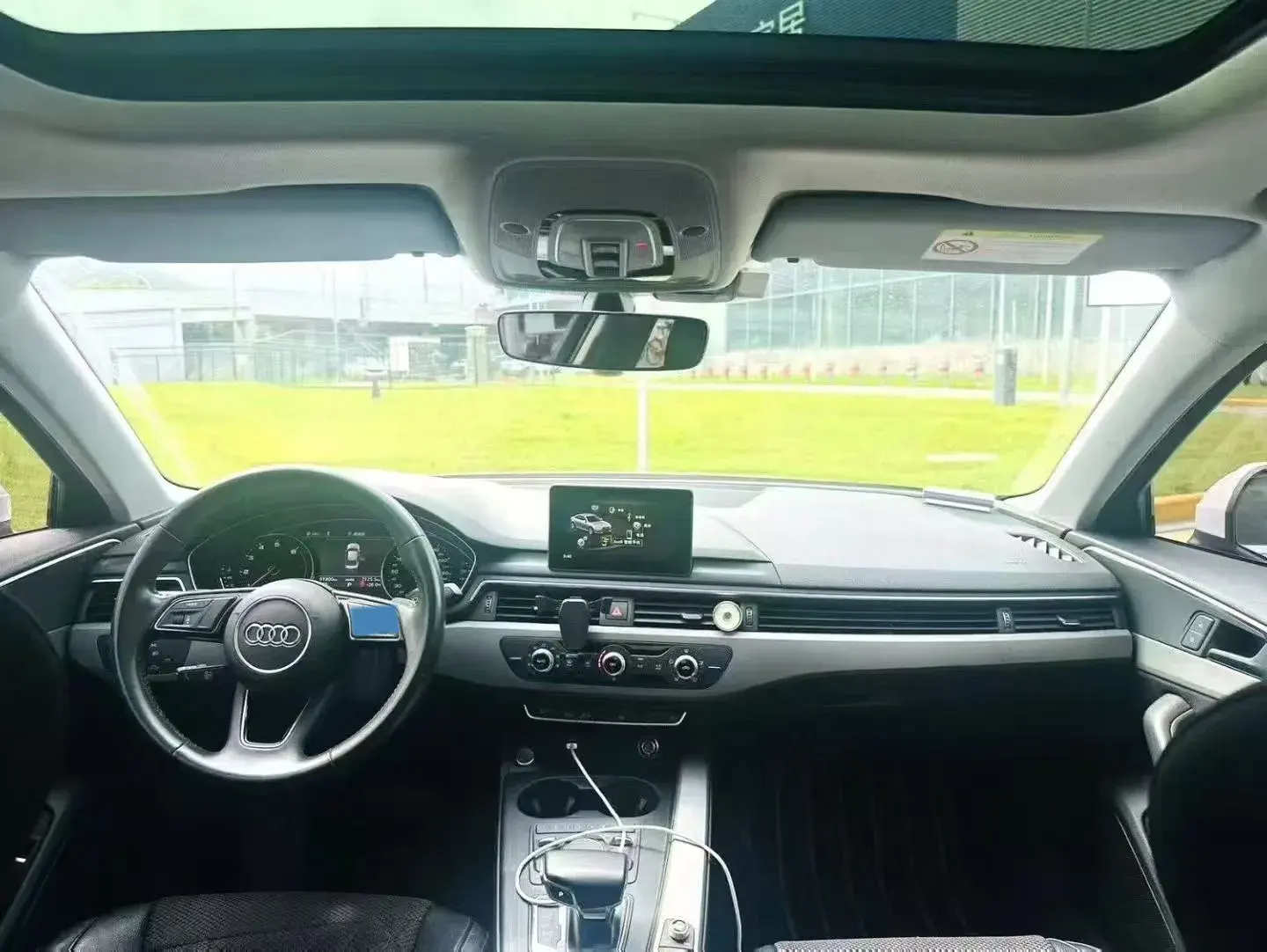 2019 AUDI A4L thumbnail 3