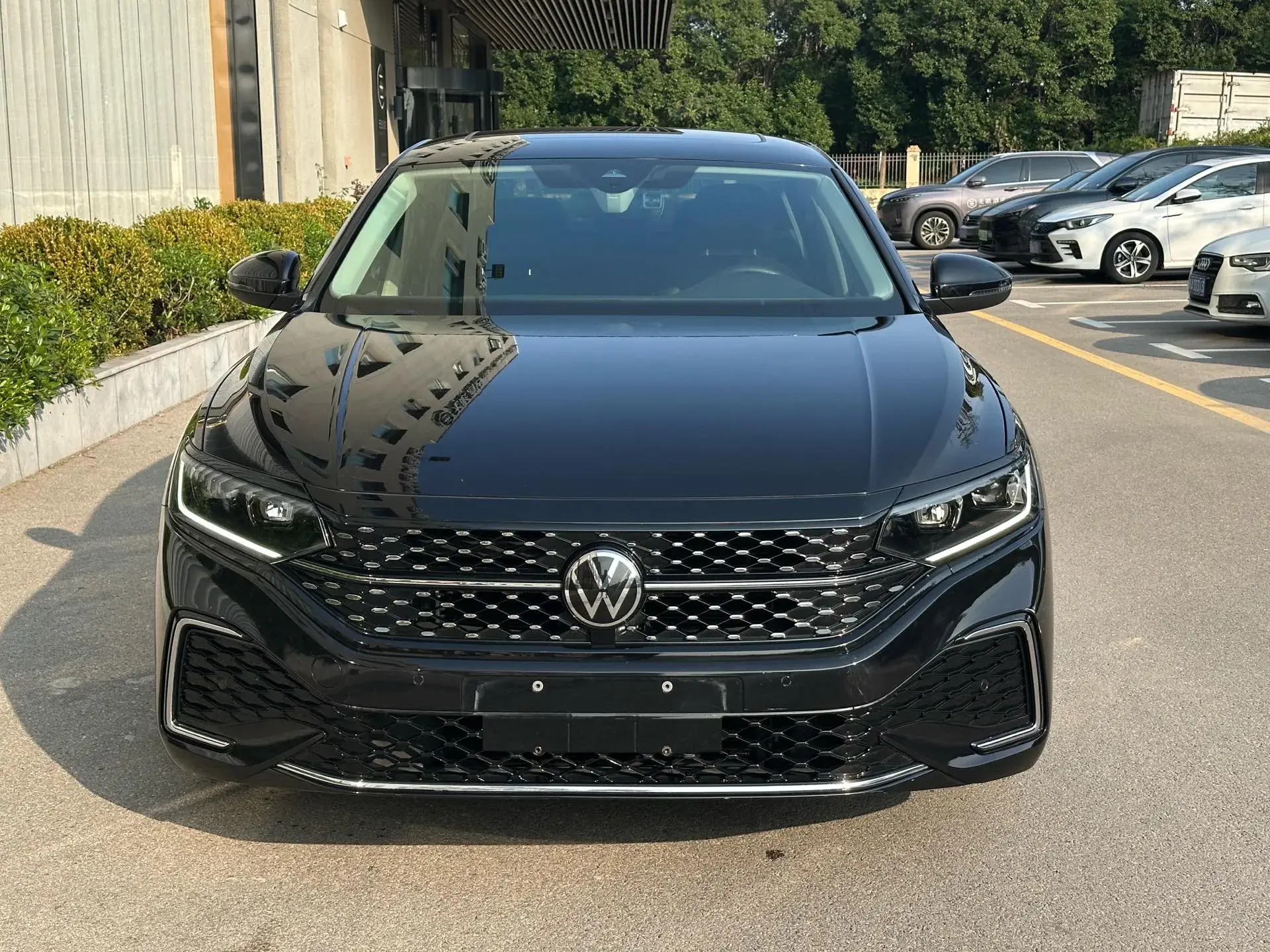 2022 VOLKSWAGEN PASSAT thumbnail 2