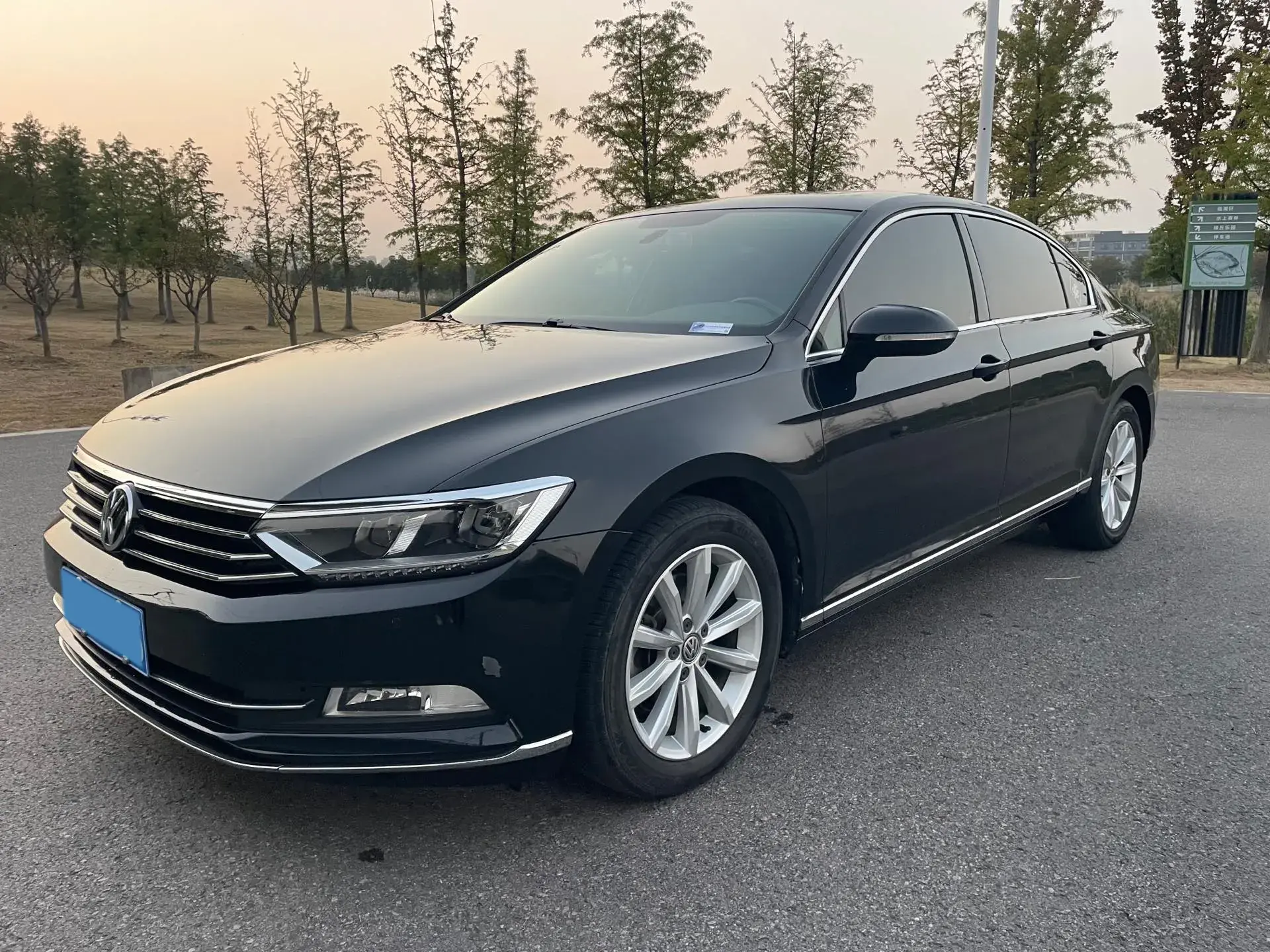 2019 VOLKSWAGEN MAGOTAN view 1