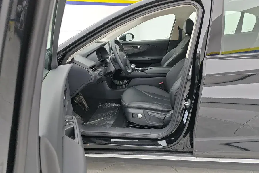 2023 HONGQI E-QM5 thumbnail 4