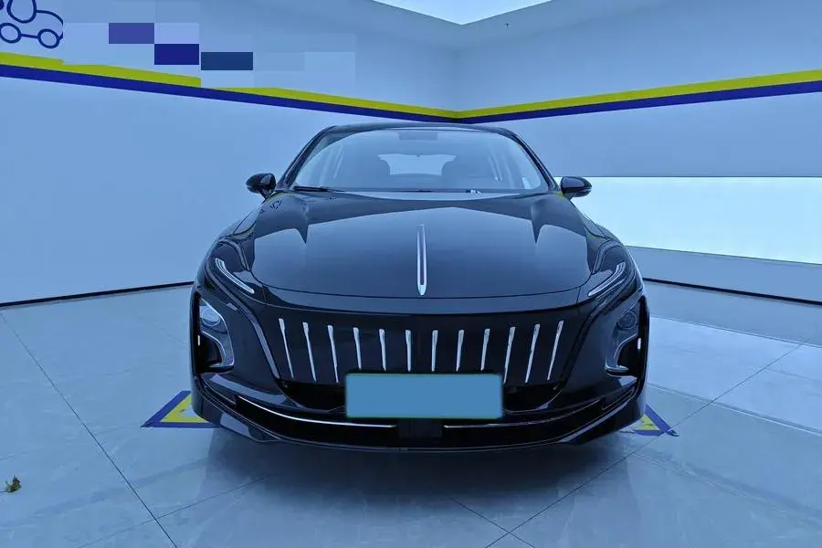 2023 HONGQI E-QM5 thumbnail 3