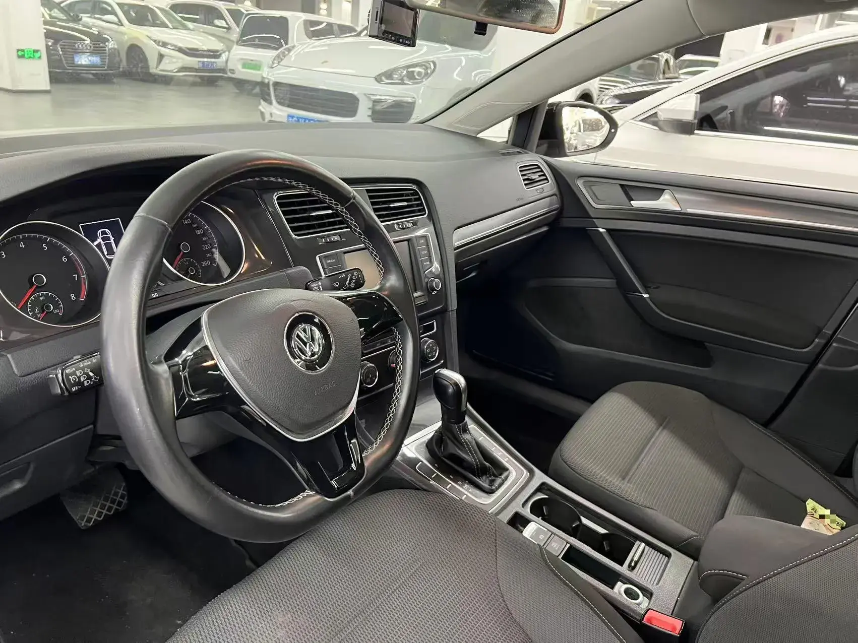 2017 VOLKSWAGEN GOLF thumbnail 3