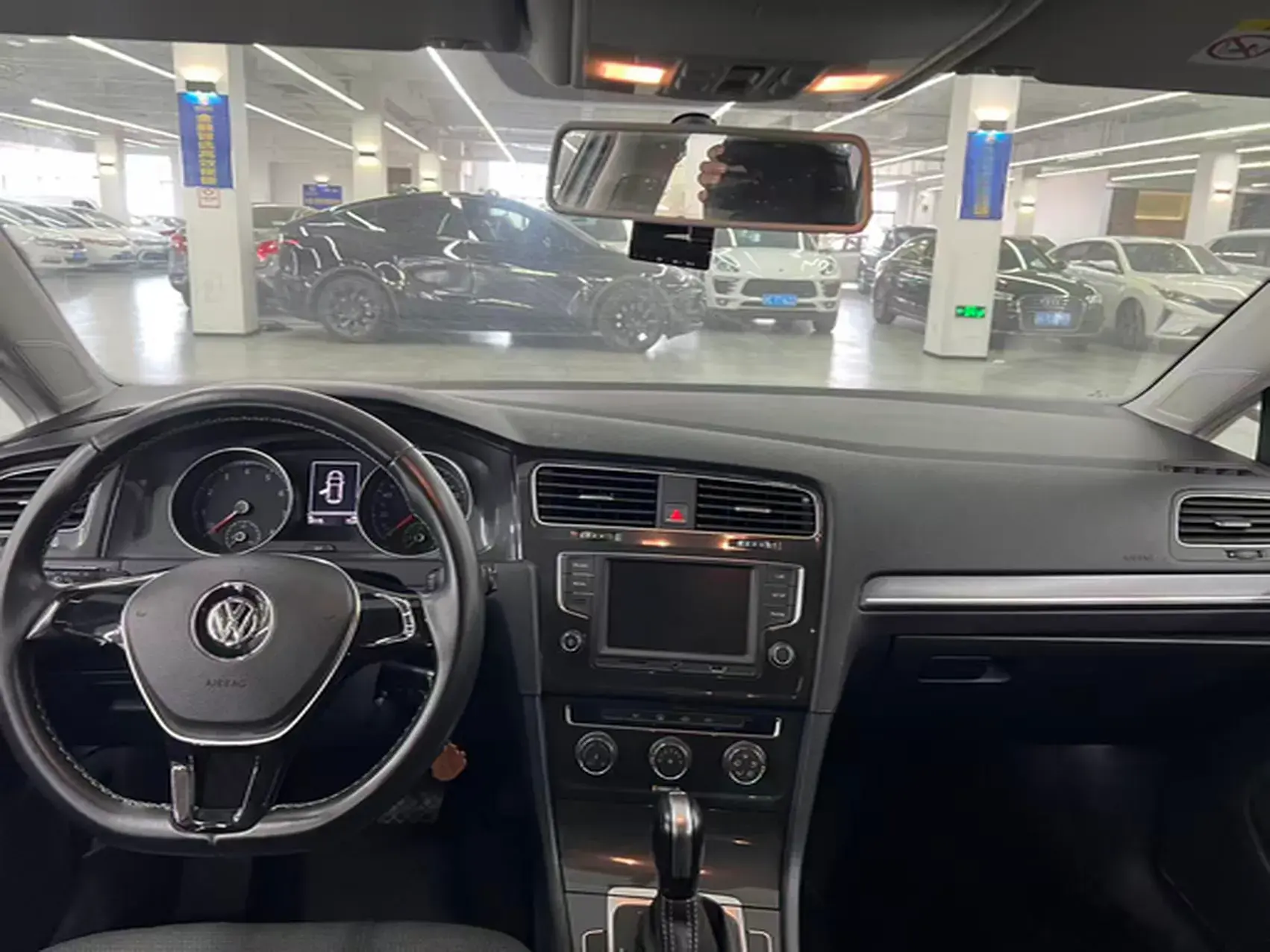 2017 VOLKSWAGEN GOLF thumbnail 4