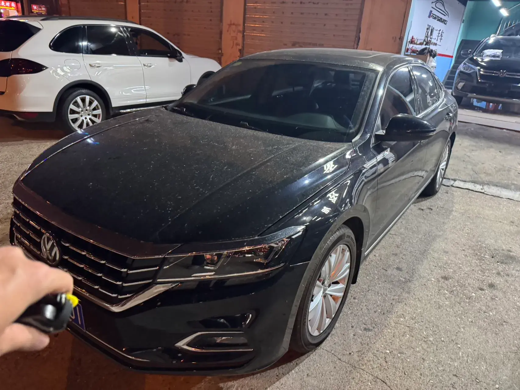 2019 VOLKSWAGEN PASSAT view 1