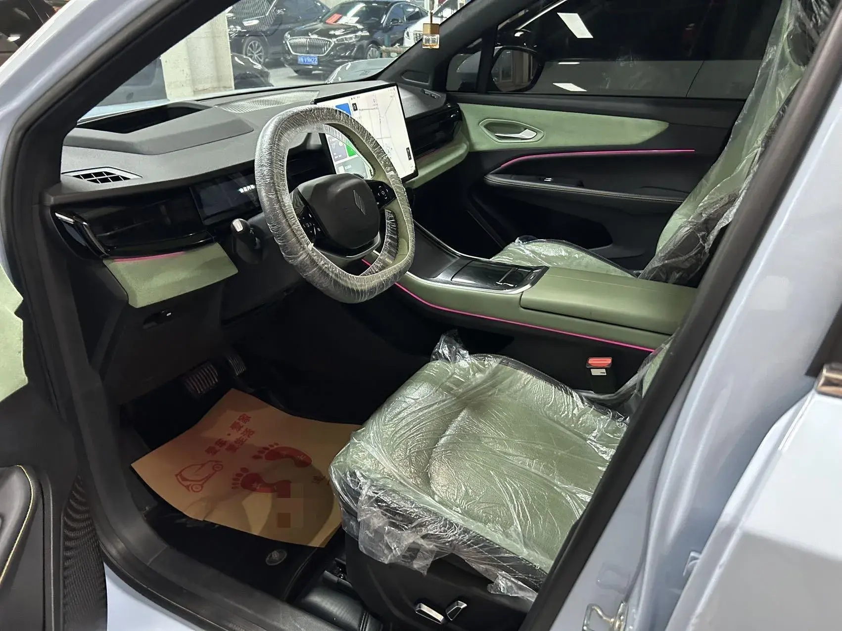 2023 LIVAN 7 thumbnail 4