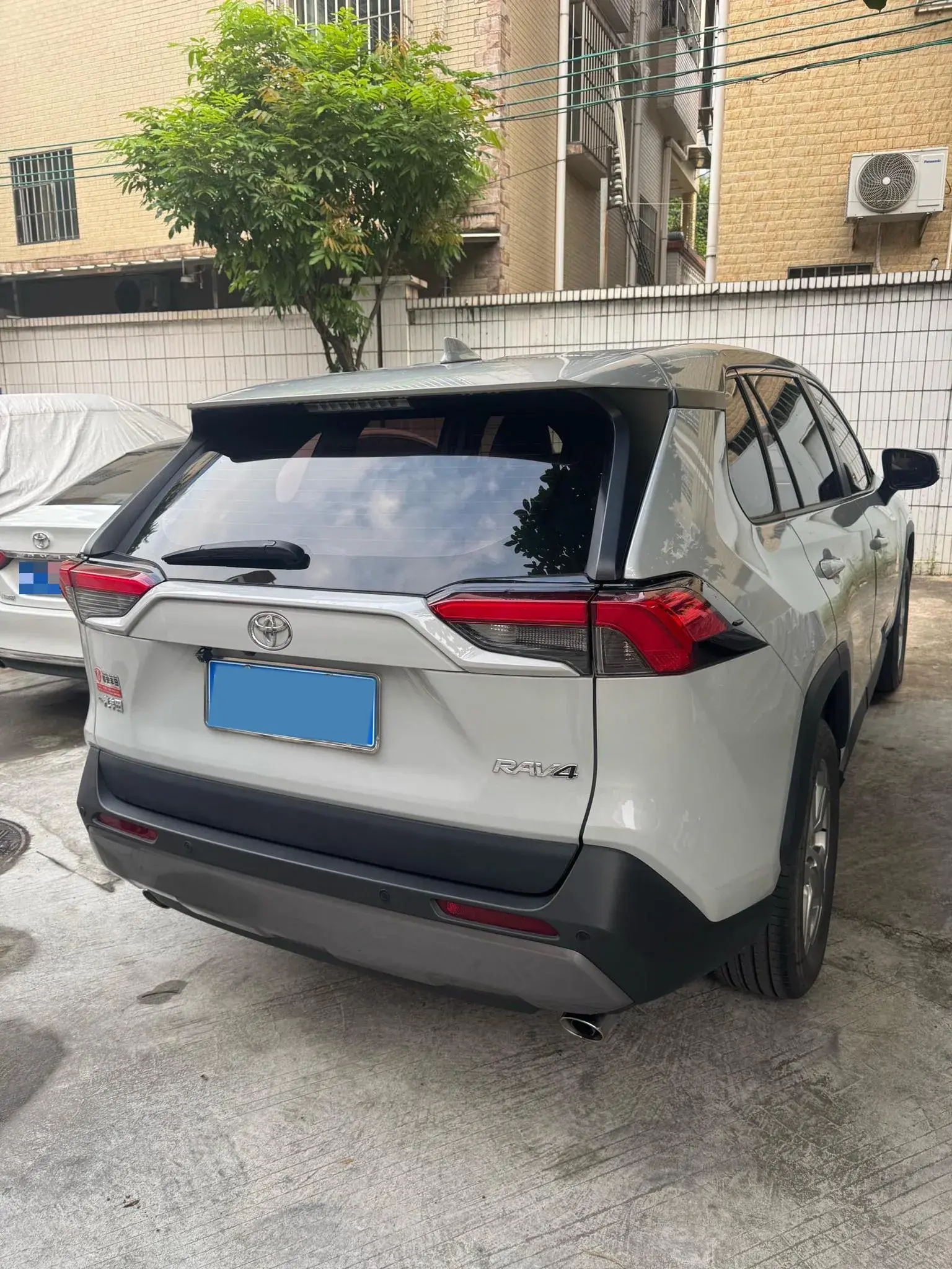 2021 TOYOTA RAV4 thumbnail 2