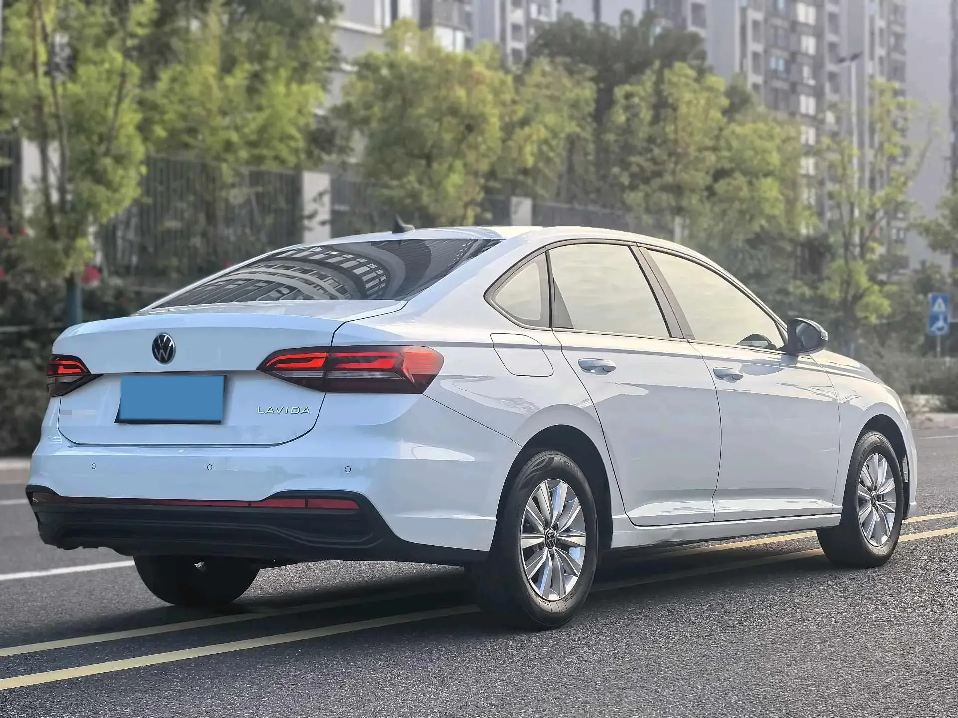 2023 VOLKSWAGEN LAVIDA thumbnail 4