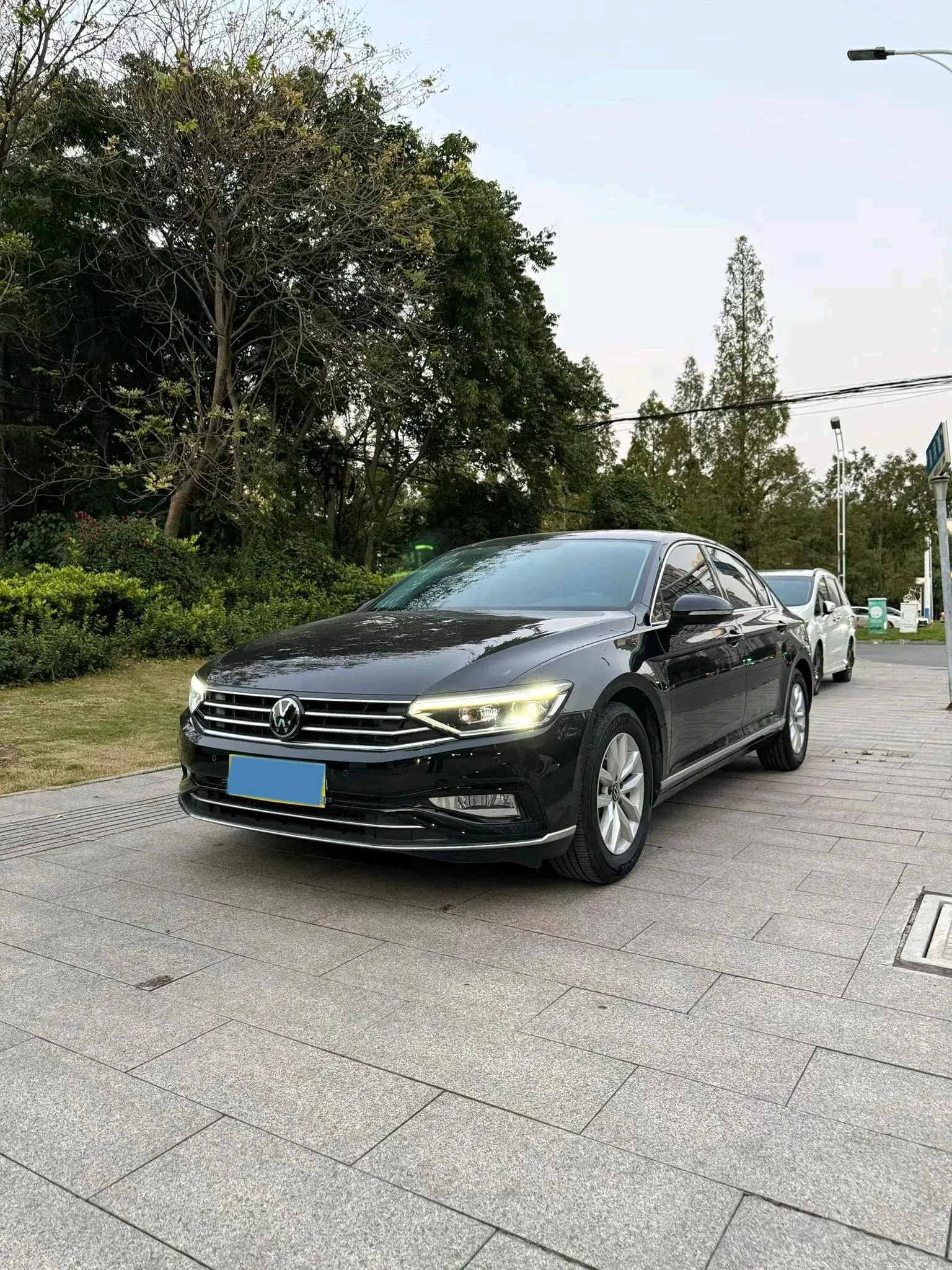 2020 VOLKSWAGEN MAGOTAN view 1