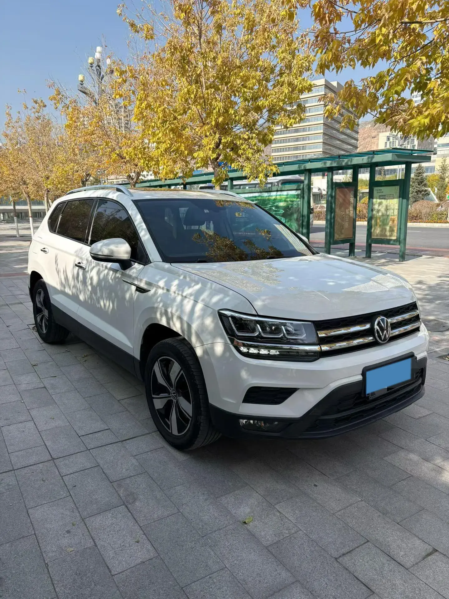 2021 VOLKSWAGEN THARU thumbnail 3