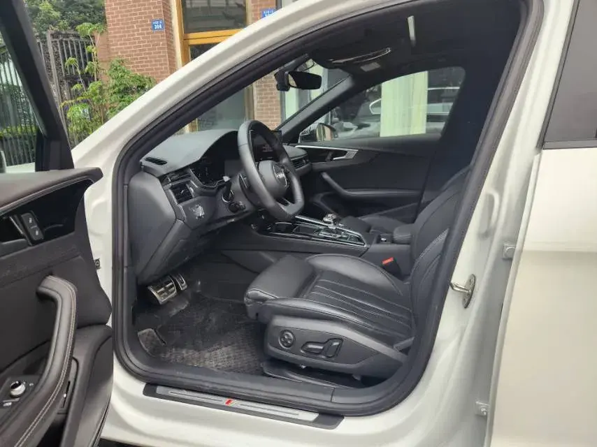 2023 AUDI A4L thumbnail 4