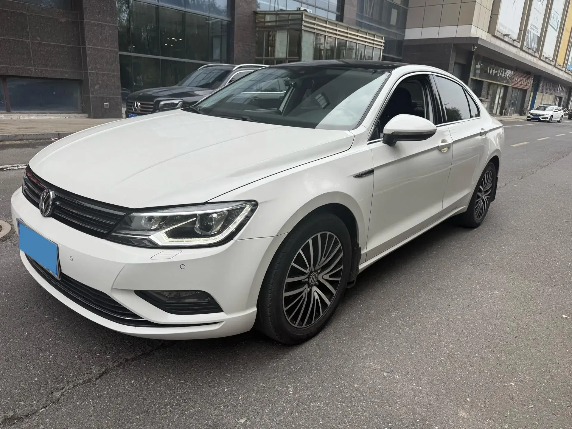 2017 VOLKSWAGEN LAMANDO view 1