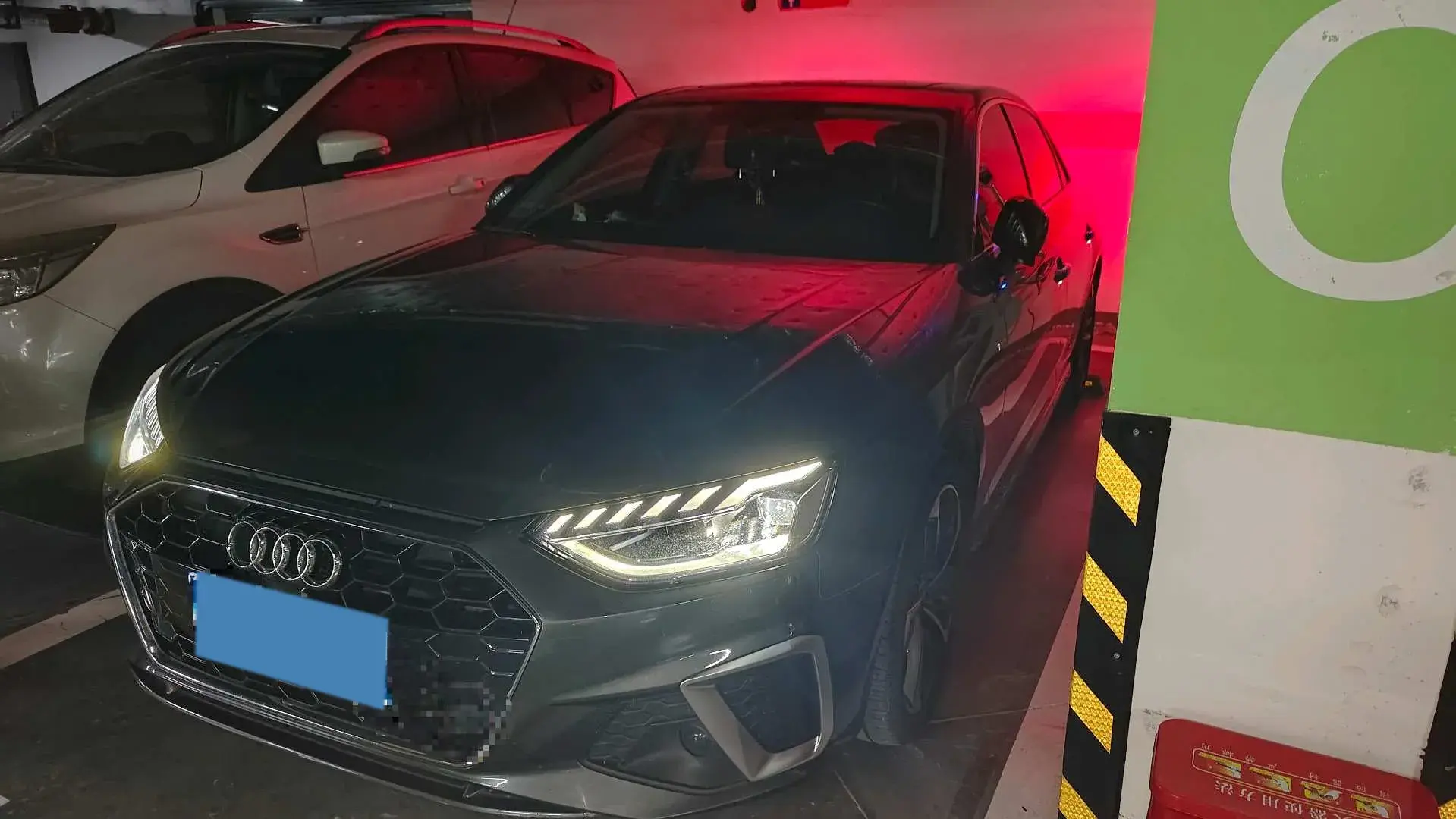 2022 AUDI A4L view 1