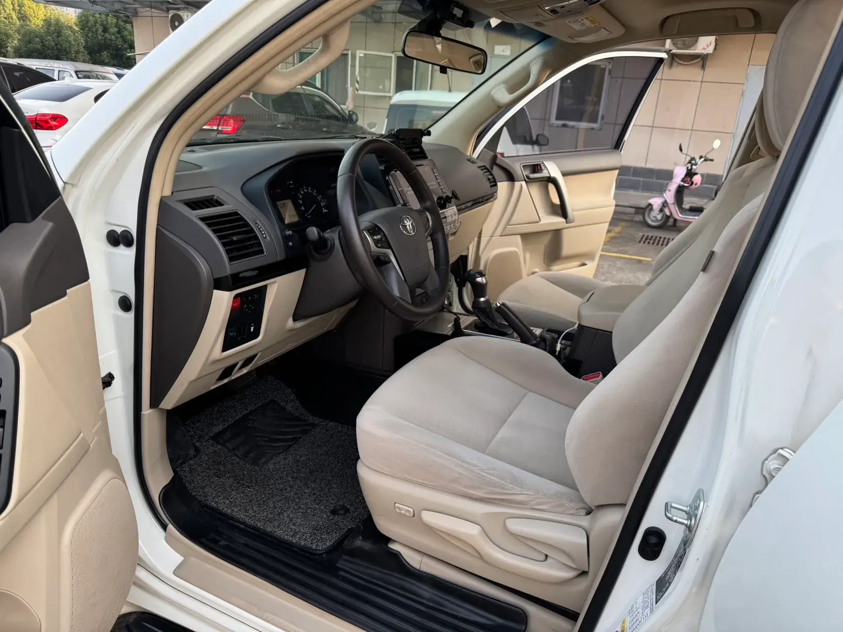 2019 TOYOTA LAND thumbnail 4