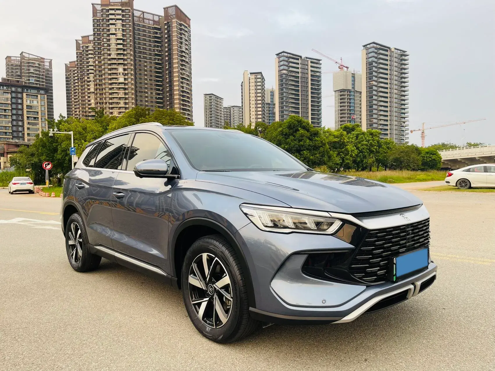 2024 BYD SONG thumbnail 3