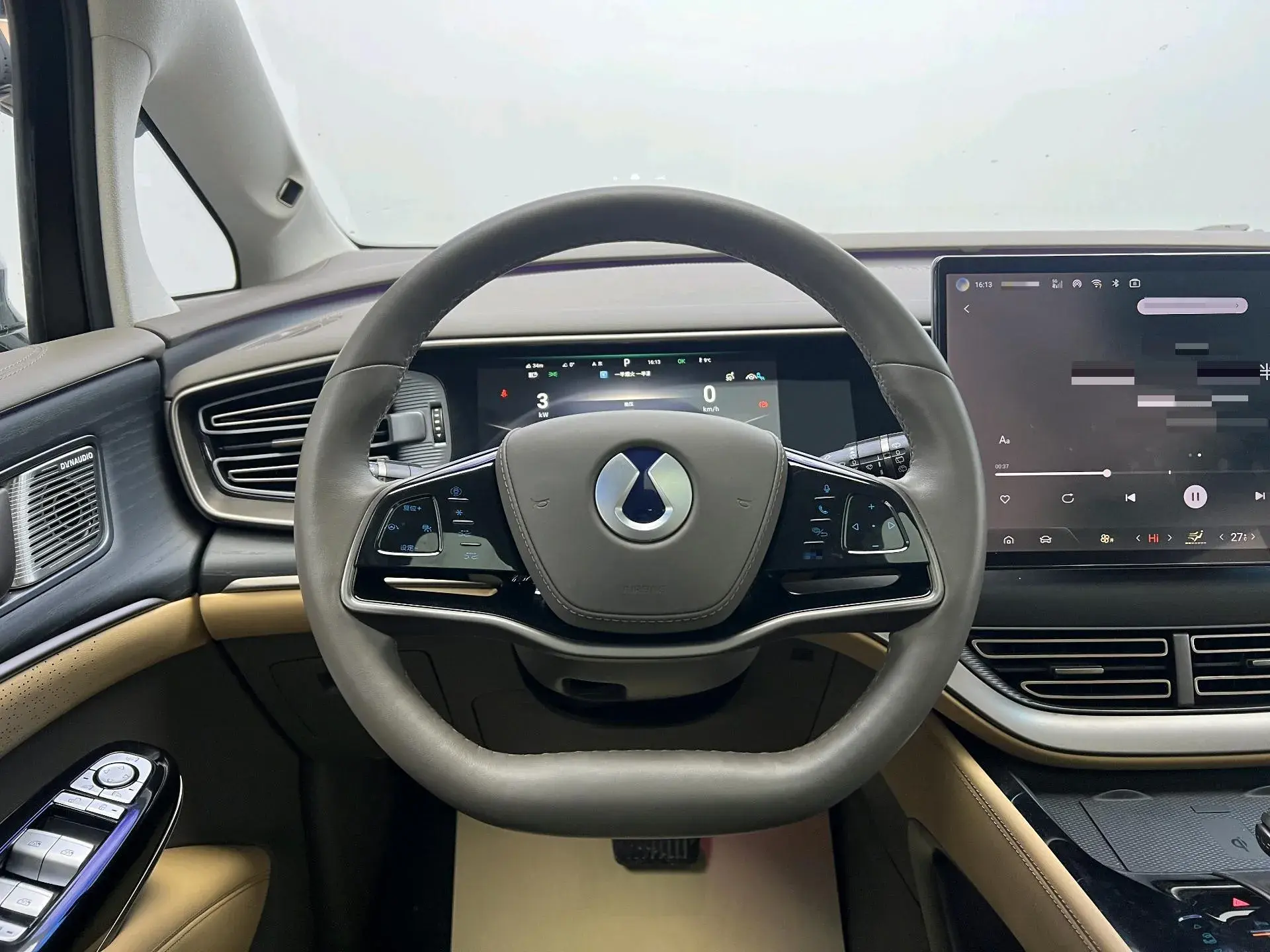 2022 DENZA D9 thumbnail 2