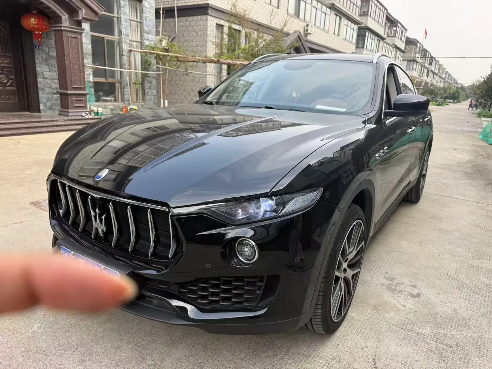 2018 MASERATI LEVANTE view 1