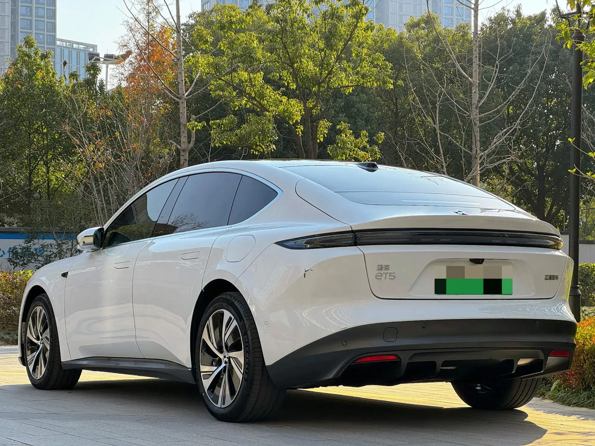 2022 NIO ET5 thumbnail 4