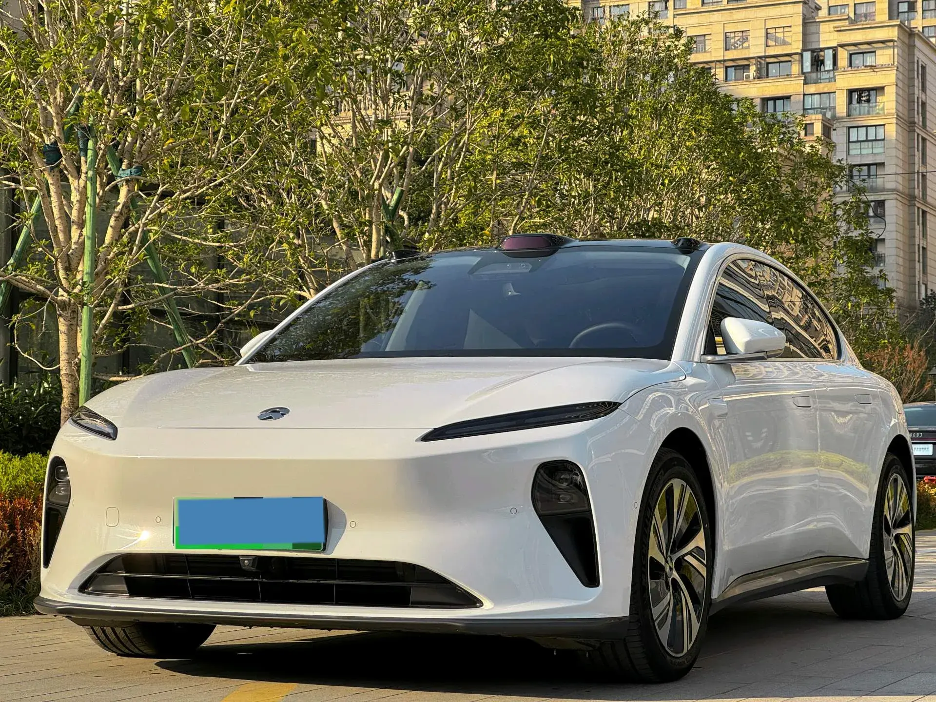 2022 NIO ET5 view 1