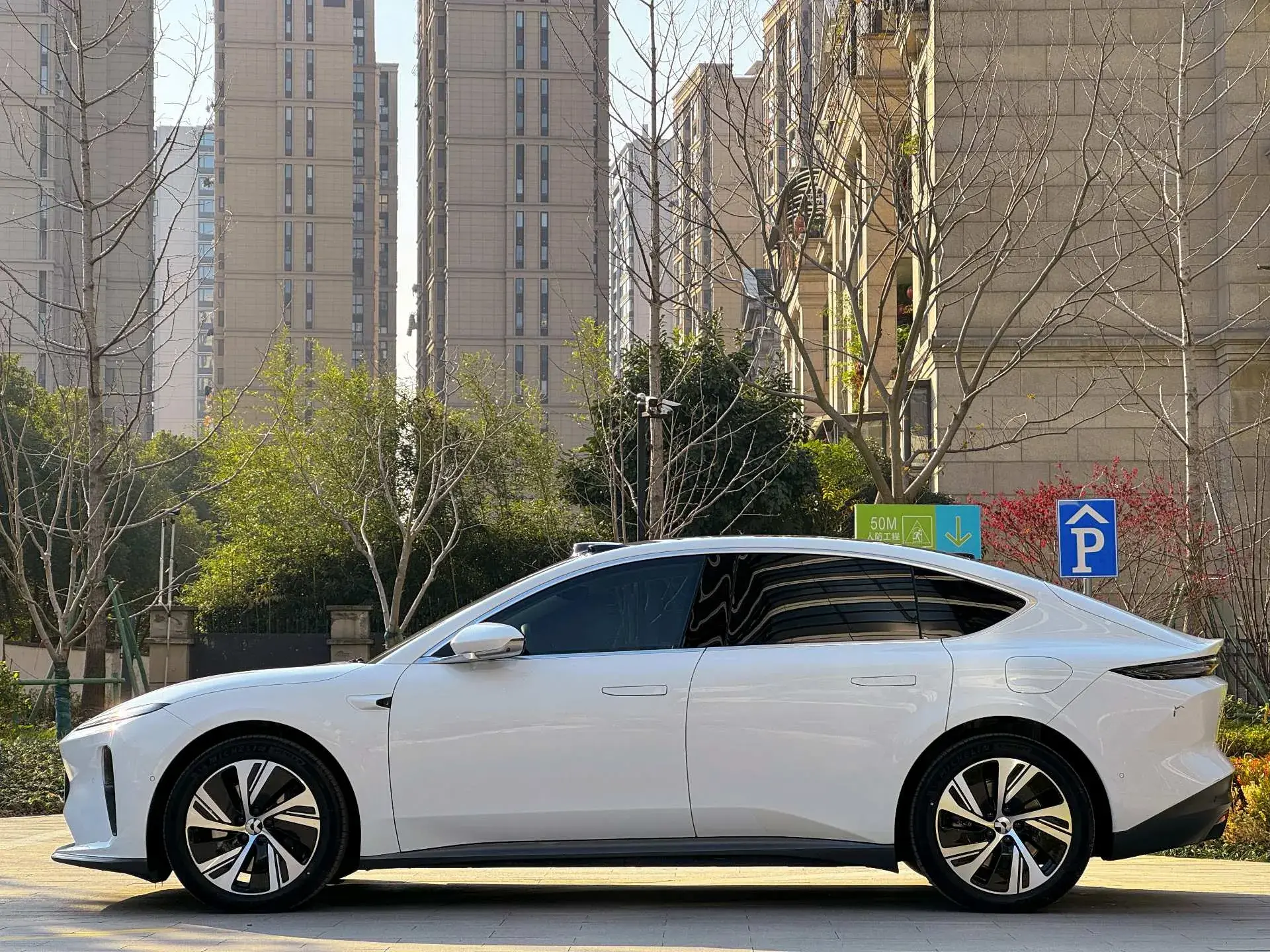 2022 NIO ET5 thumbnail 3