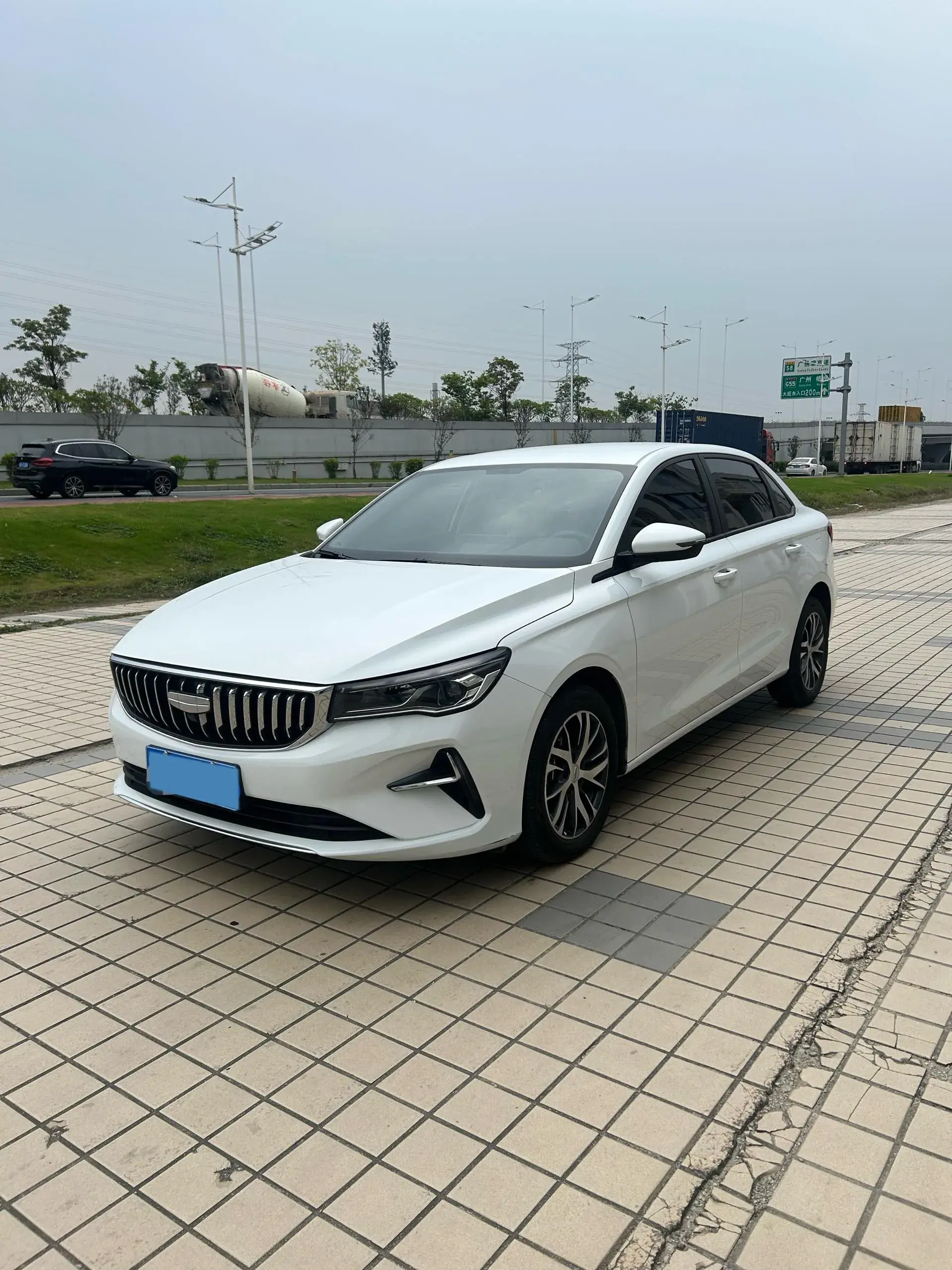 2025 GEELY EMGRAND view 1