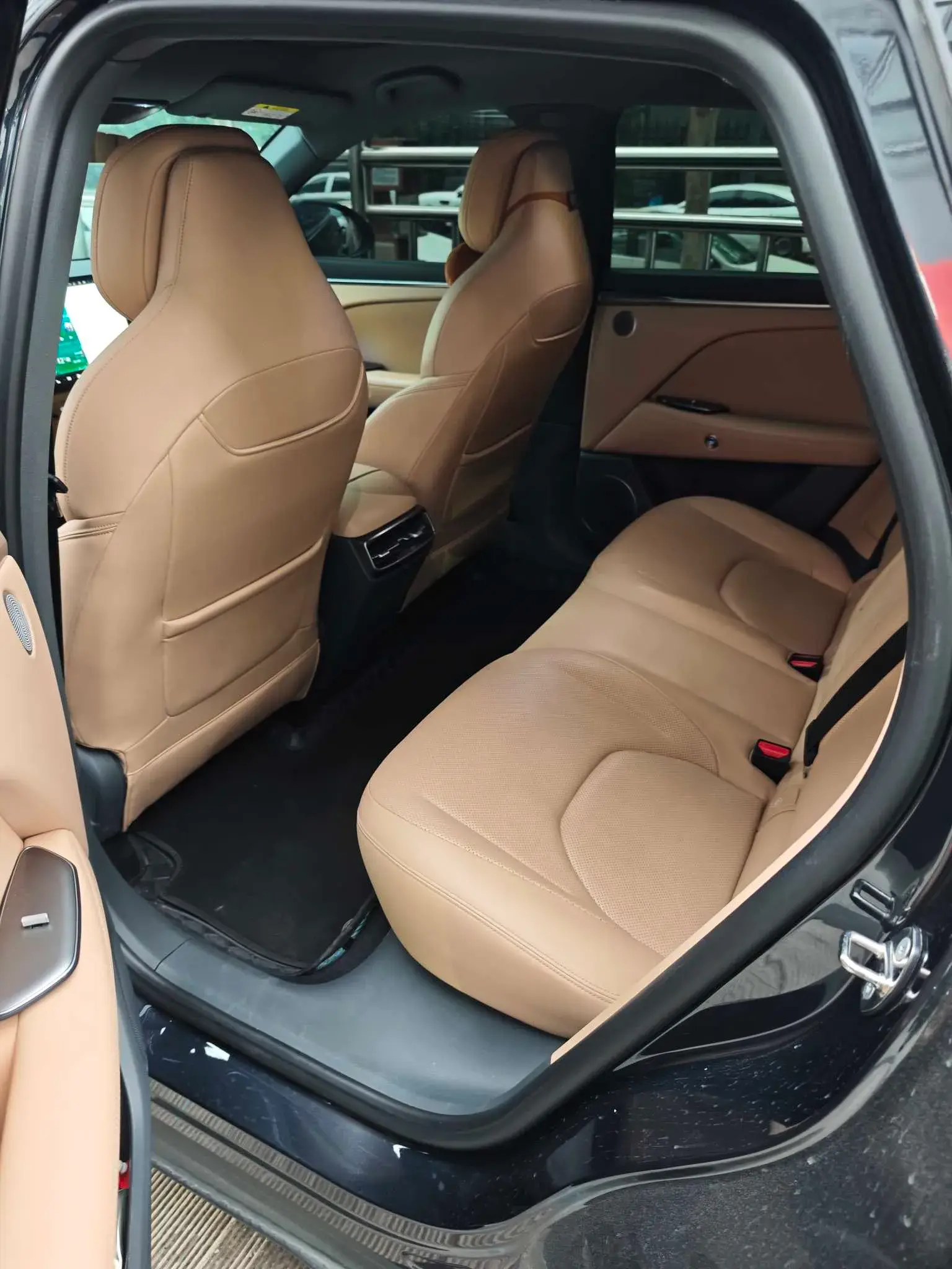 2024 ARCFOX ΑT5 thumbnail 3