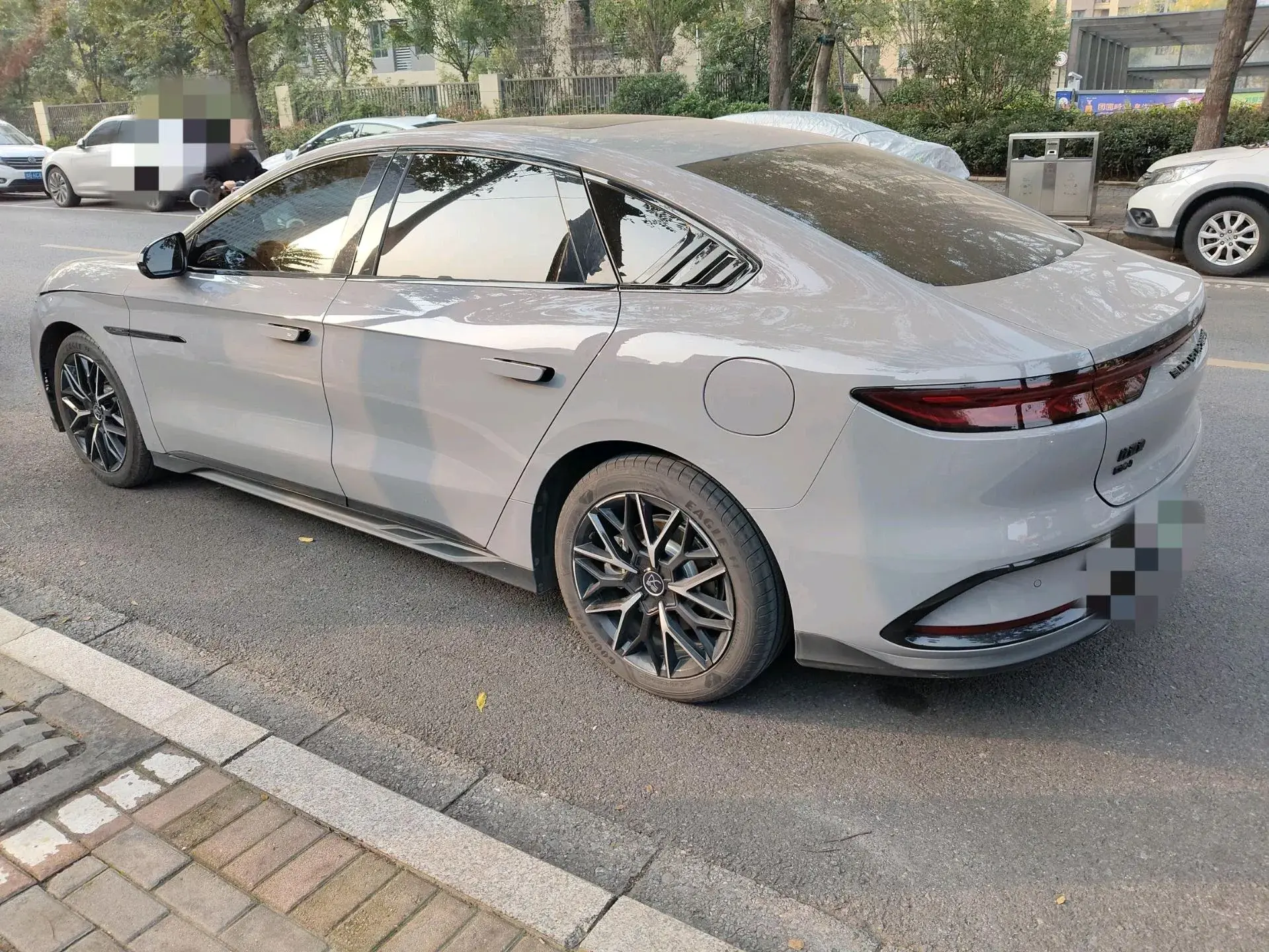 2025 BYD HAN thumbnail 3