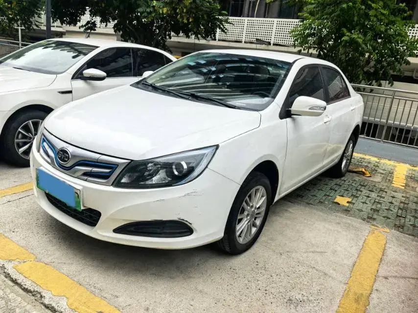 2018 BYD E5 view 1
