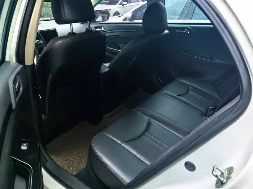 2018 BYD E5 thumbnail 4