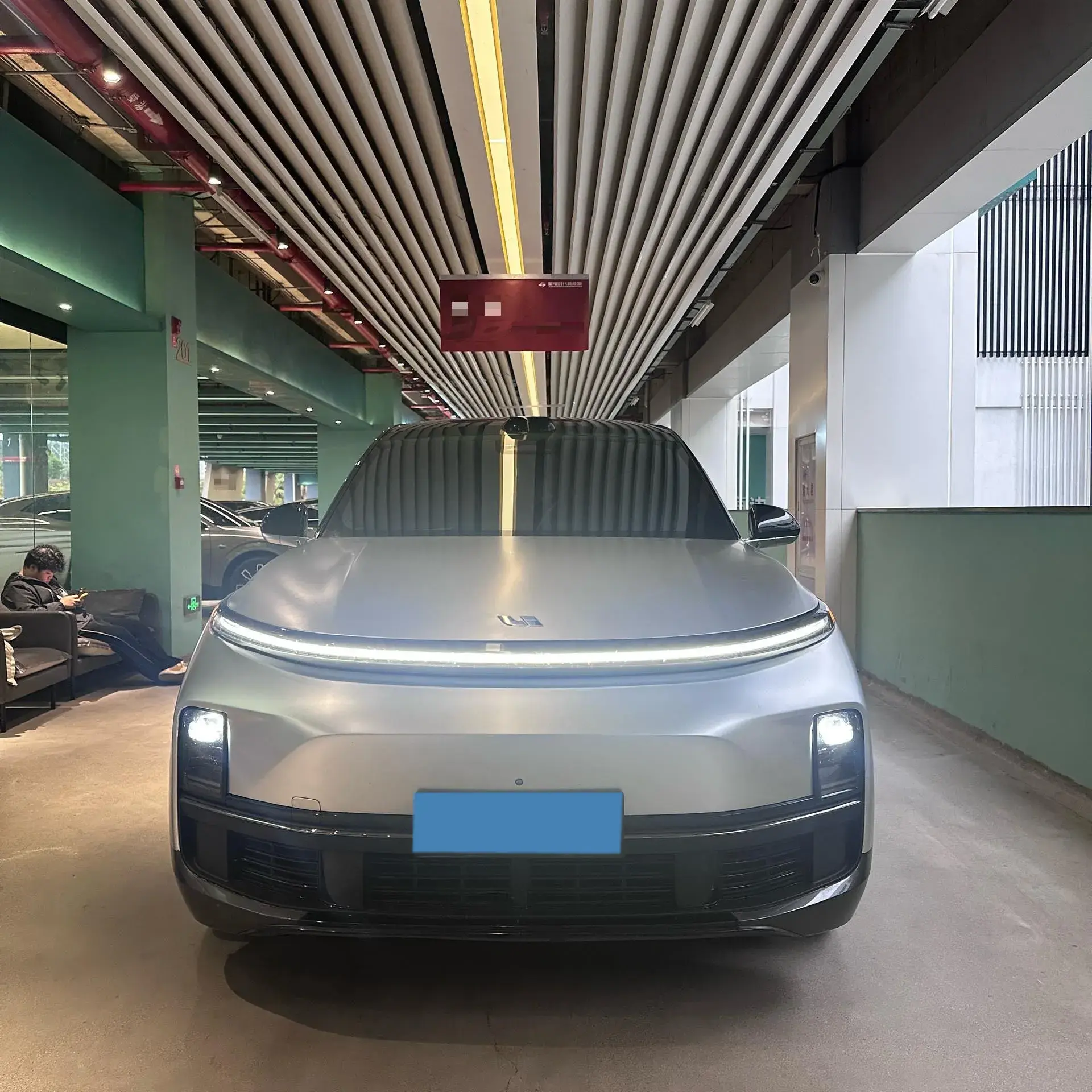 2023 LI L8 thumbnail 2