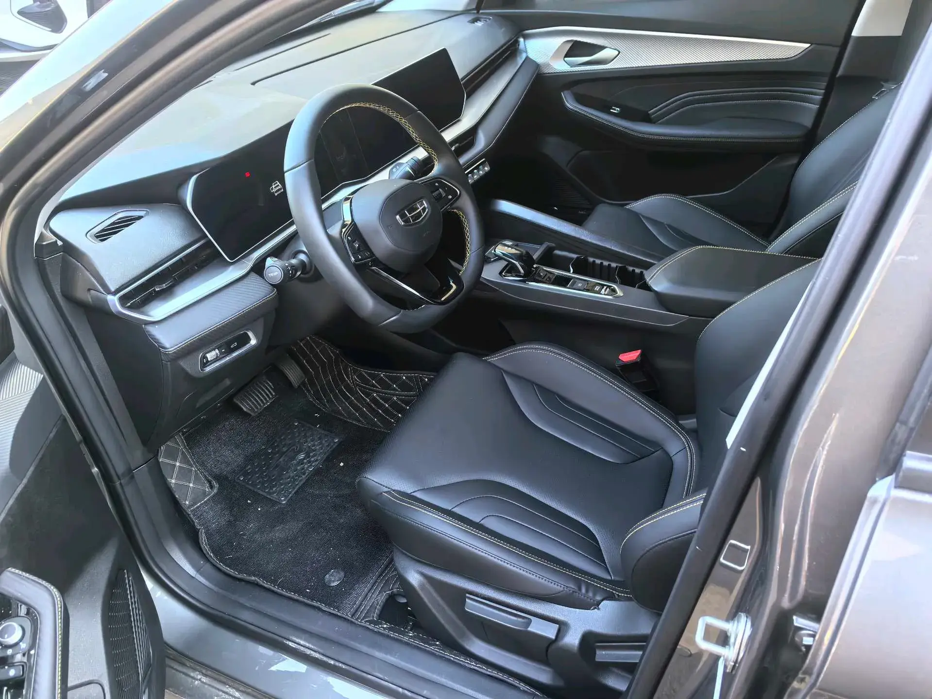 2024 GEELY BINRAY thumbnail 3