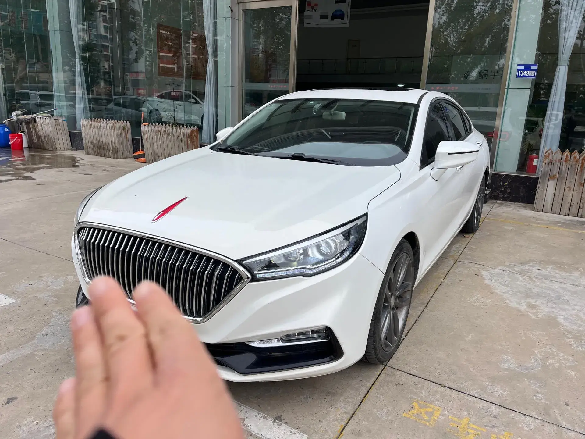 2019 HONGQI H5 view 1