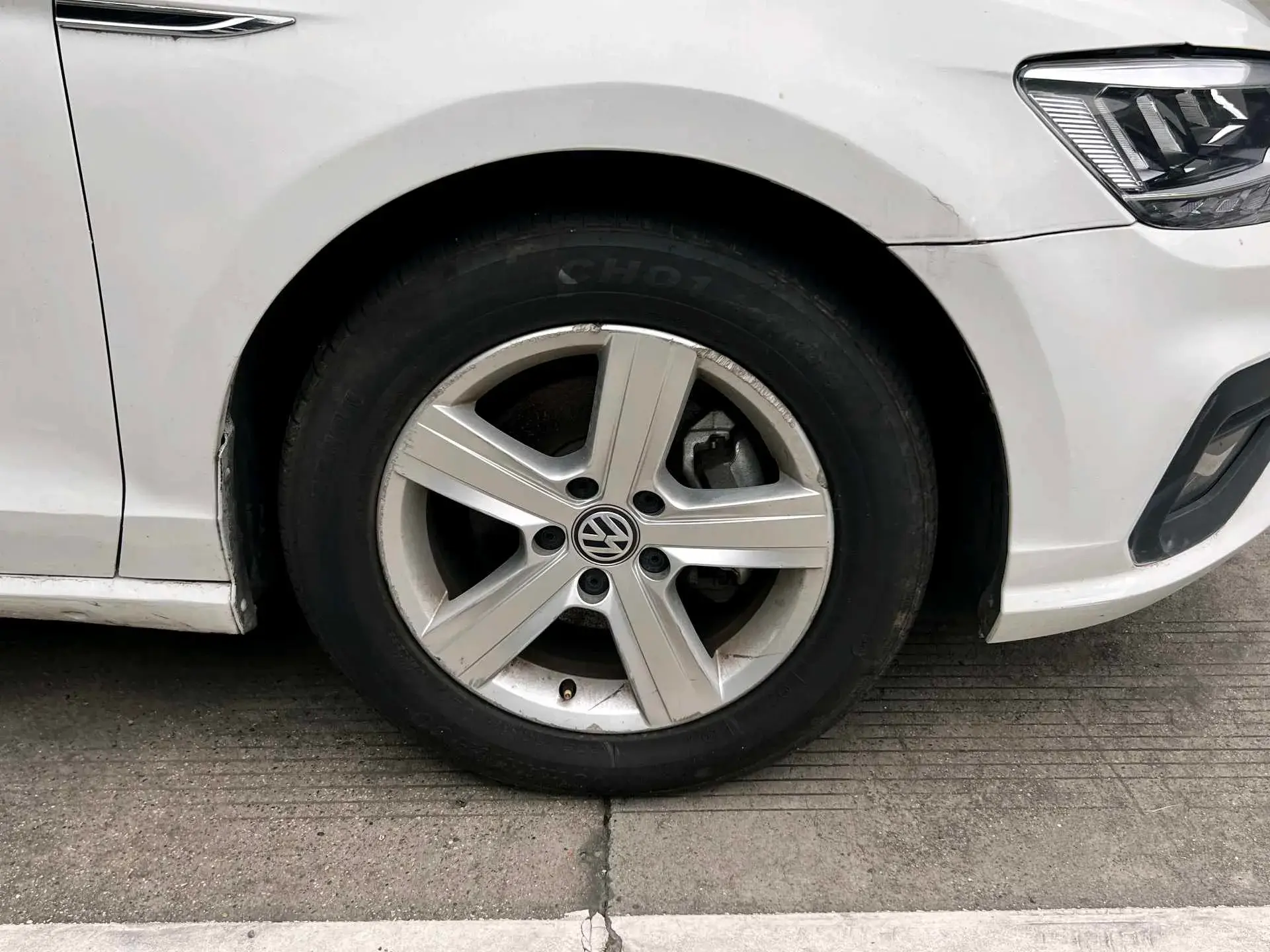 2021 VOLKSWAGEN LAMANDO thumbnail 4