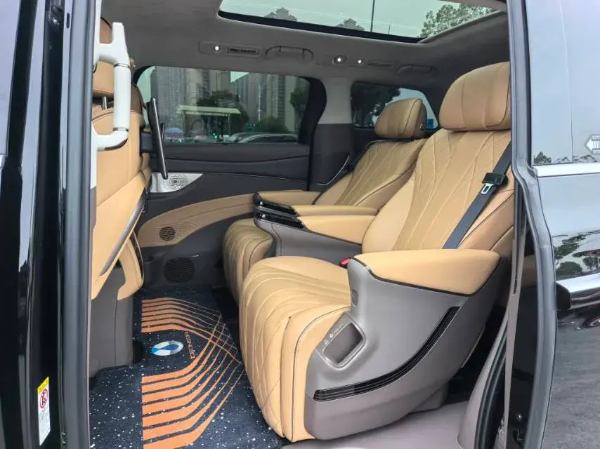 2022 DENZA D9 thumbnail 3