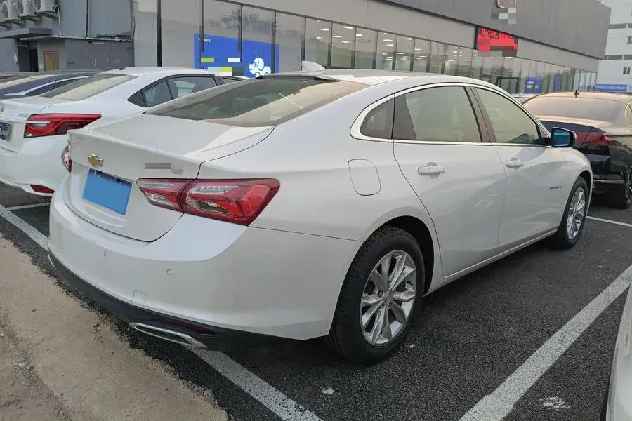 2023 CHEVROLET MALIBU thumbnail 2