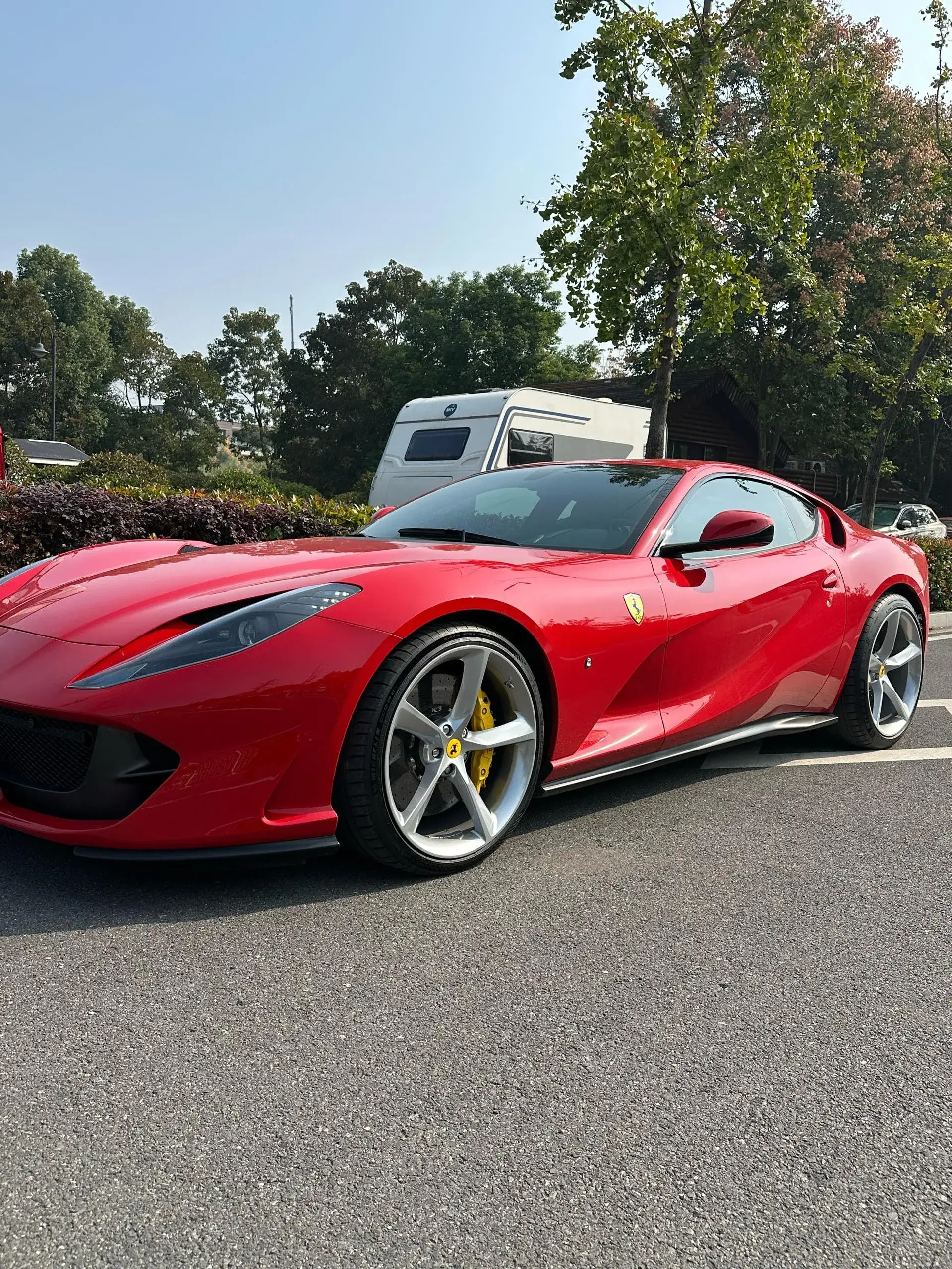 2017 FERRARI 812 view 1