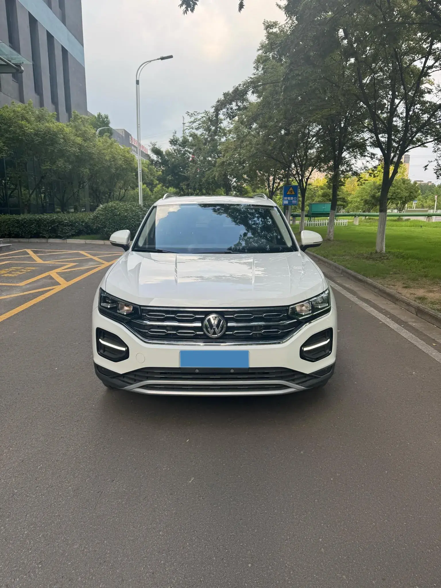 2020 VOLKSWAGEN TAYRON thumbnail 2